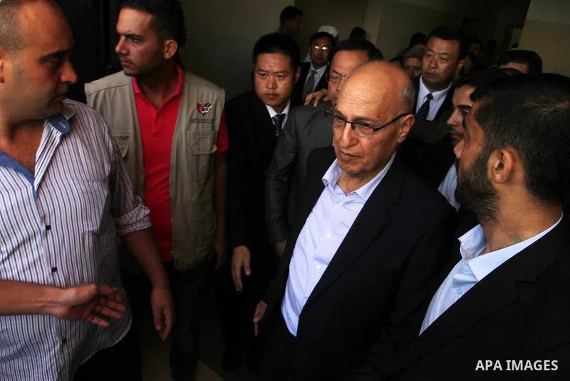 Chinese Ambassador to Palestine, Chen Zhong Xing and former Palestinian chief negotiator and member of the Central Committee of Fatah, Nabil Shaath open the project of Lighting solar homes, in Khan Younis in the southern...