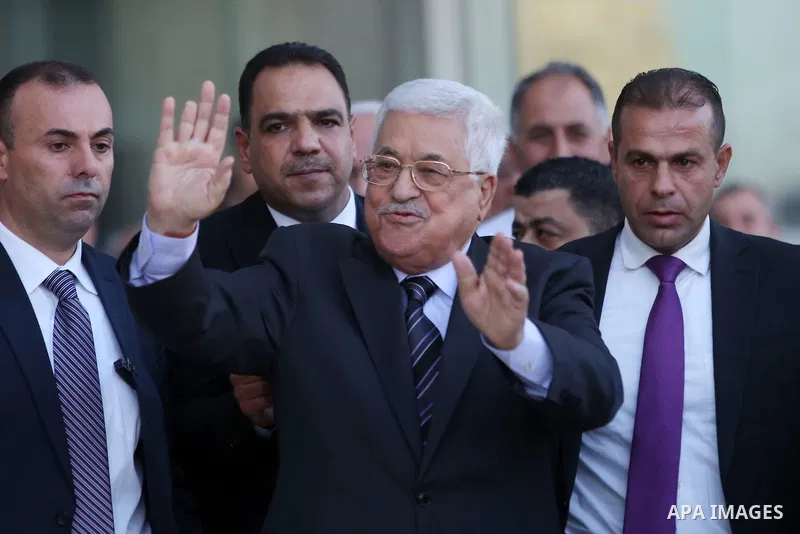 Palestinian President Mahmoud Abbas waves after leaving the hospital in the West Bank city of Ramallah, October 6, 2016. Photo by Shadi Hatem