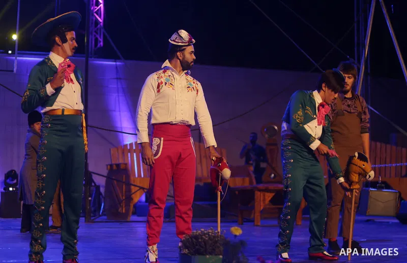 International and local artists, perform during the Palestine Circus Festival, in the West Bank city of Ramallah, on October 6, 2016. Photo by Shadi Hatem