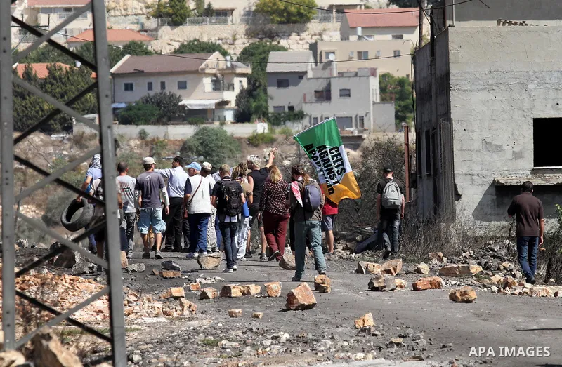 Palestinian protesters and activity demonstrate against the expropriation of Palestinian land by Israel on October 6, 2016, in the village of Kfar Qaddum, near Nablus, in the occupied West Bank. Photo by Nedal Eshtayah