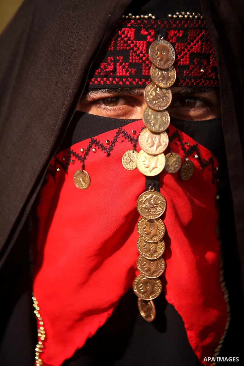 Palestinians attend an exhibition "Palestine Balah Expo", in Gaza city, on Oct. 09, 2016. Photo by Ashraf Amra