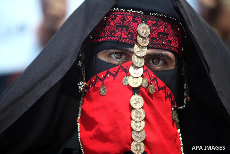 Palestinians attend an exhibition "Palestine Balah Expo", in Gaza city, on Oct. 09, 2016. Photo by Ashraf Amra