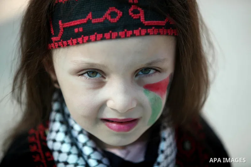 Palestinians attend an exhibition "Palestine Balah Expo", in Gaza city, on Oct. 09, 2016. Photo by Ashraf Amra