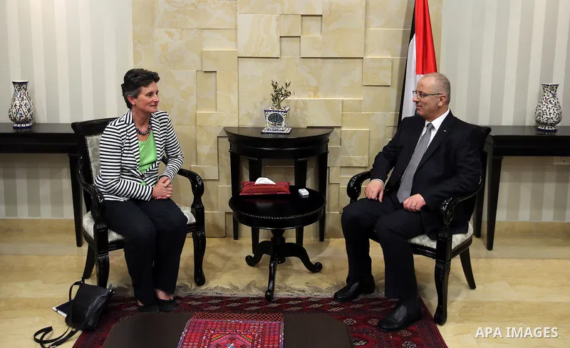 Palestinian Prime Minister Rami Hamdallah meets with British parliamentary delegation, in the West Bank city of Ramallah, on Oct. 09, 2016. Photo by Prime Minister Office