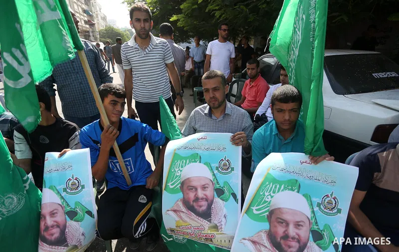 Palestinians take part during a protest to show solidarity with Palestinian prisoners on hunger strike in Israeli Jails, in front of Red cross office in Gaza city, on Oct. 10, 2016. Photo by Mohammed Asad