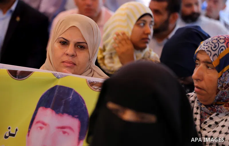 Palestinians take part during a protest to show solidarity with Palestinian prisoners on hunger strike in Israeli Jails, in front of Red cross office in Gaza city, on Oct. 10, 2016. Photo by Mohammed Asad