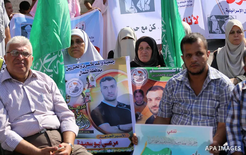 Palestinians take part during a protest to show solidarity with Palestinian prisoners on hunger strike in Israeli Jails, in front of Red cross office in Gaza city, on Oct. 10, 2016. Photo by Mohammed Asad