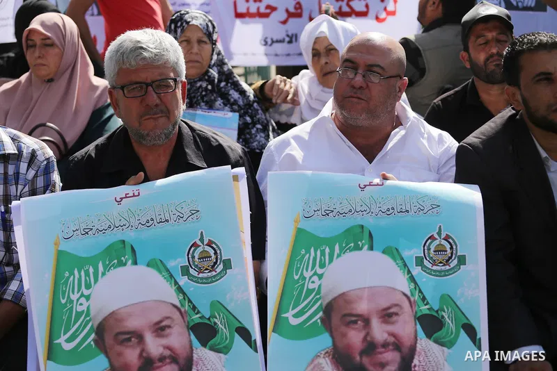 Palestinians take part during a protest to show solidarity with Palestinian prisoners on hunger strike in Israeli Jails, in front of Red cross office in Gaza city, on Oct. 10, 2016. Photo by Mohammed Asad