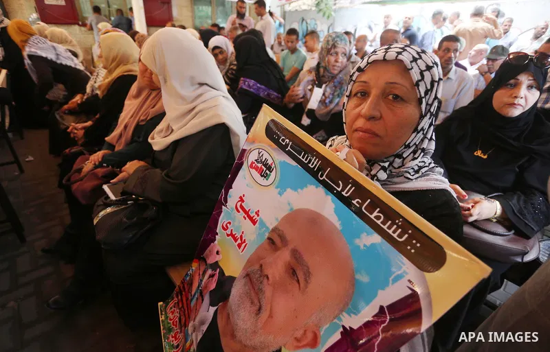 Palestinians take part during a protest to show solidarity with Palestinian prisoners on hunger strike in Israeli Jails, in front of Red cross office in Gaza city, on Oct. 10, 2016. Photo by Mohammed Asad