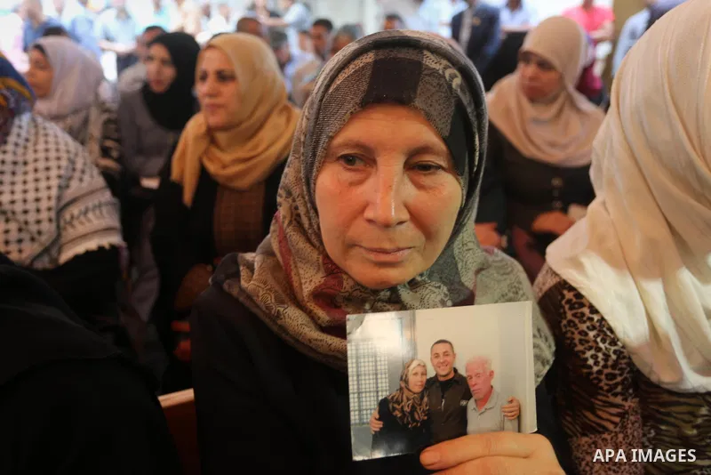 Palestinians take part during a protest to show solidarity with Palestinian prisoners on hunger strike in Israeli Jails, in front of Red cross office in Gaza city, on Oct. 10, 2016. Photo by Mohammed Asad