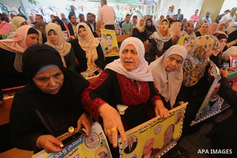 Palestinians take part during a protest to show solidarity with Palestinian prisoners on hunger strike in Israeli Jails, in front of Red cross office in Gaza city, on Oct. 10, 2016. Photo by Mohammed Asad