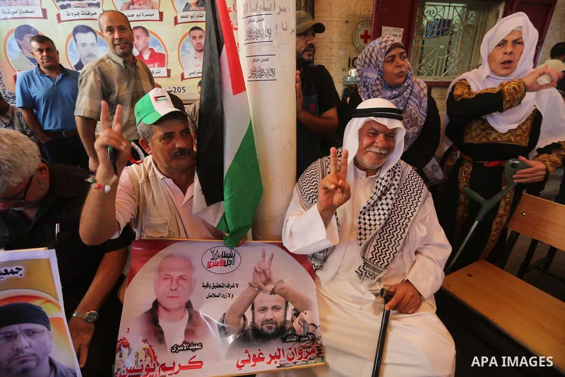 Palestinians take part during a protest to show solidarity with Palestinian prisoners on hunger strike in Israeli Jails, in front of Red cross office in Gaza city, on Oct. 10, 2016. Photo by Mohammed Asad