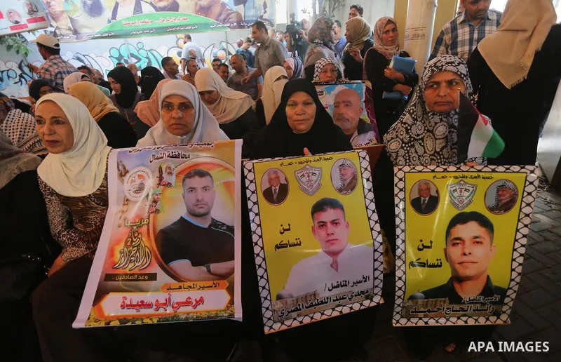 Palestinians take part during a protest to show solidarity with Palestinian prisoners on hunger strike in Israeli Jails, in front of Red cross office in Gaza city, on Oct. 10, 2016. Photo by Mohammed Asad