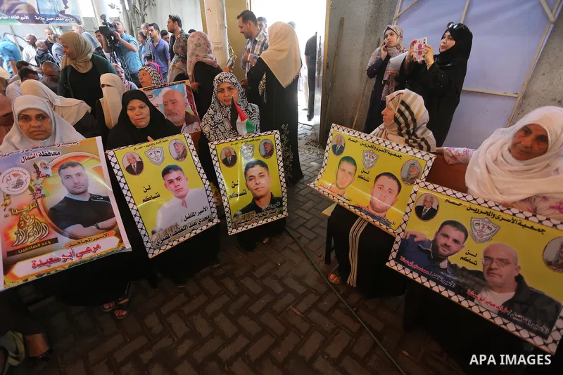 Palestinians take part during a protest to show solidarity with Palestinian prisoners on hunger strike in Israeli Jails, in front of Red cross office in Gaza city, on Oct. 10, 2016. Photo by Mohammed Asad