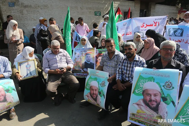 Palestinians take part during a protest to show solidarity with Palestinian prisoners on hunger strike in Israeli Jails, in front of Red cross office in Gaza city, on Oct. 10, 2016. Photo by Mohammed Asad