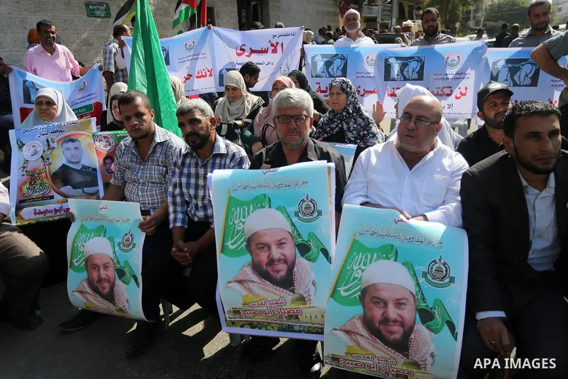 Palestinians take part during a protest to show solidarity with Palestinian prisoners on hunger strike in Israeli Jails, in front of Red cross office in Gaza city, on Oct. 10, 2016. Photo by Mohammed Asad