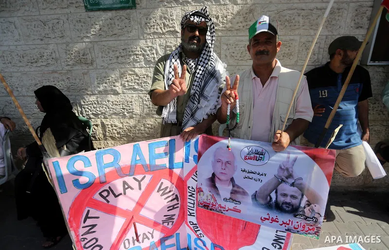 Palestinians take part during a protest to show solidarity with Palestinian prisoners on hunger strike in Israeli Jails, in front of Red cross office in Gaza city, on Oct. 10, 2016. Photo by Mohammed Asad