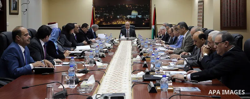 Palestinian Prime Minister Rami hamadallah heads the Palestinian cabinet meeting in the West Bank city of Ramallah on October 11, 2016. Photo by Prime Minister Office