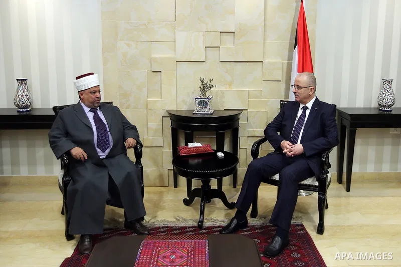 Palestinian Prime Minister Rami hamdallah meets with Minister of Awqaf Religious Affairs, Yusuf Adeis, in the West Bank city of Ramallah on October 12, 2016. Photo by Prime Minister Office