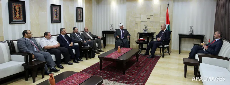 Palestinian Prime Minister Rami hamdallah meets with Minister of Awqaf Religious Affairs, Yusuf Adeis, in the West Bank city of Ramallah on October 12, 2016. Photo by Prime Minister Office