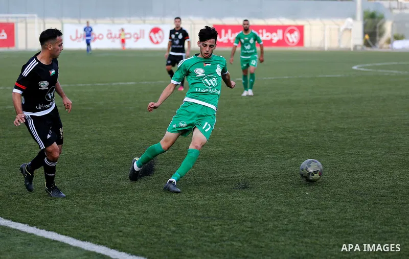 Shabab Hebron players and Ozlan south (Zahryah) players compete during the final match of the Palestinian Cup (Abu Ammar Cup), in the West Bank city of Hebron, on October 15, 2016. Photo by Wisam Hashlamoun