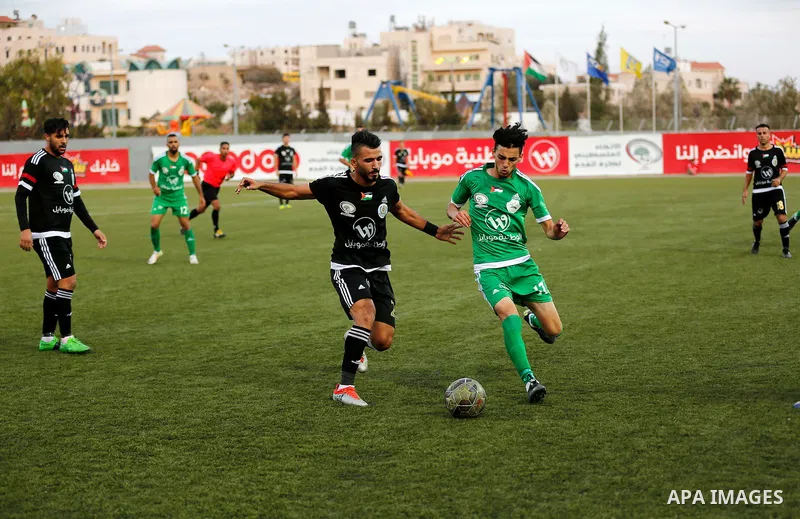 Shabab Hebron players and Ozlan south (Zahryah) players compete during the final match of the Palestinian Cup (Abu Ammar Cup), in the West Bank city of Hebron, on October 15, 2016. Photo by Wisam Hashlamoun