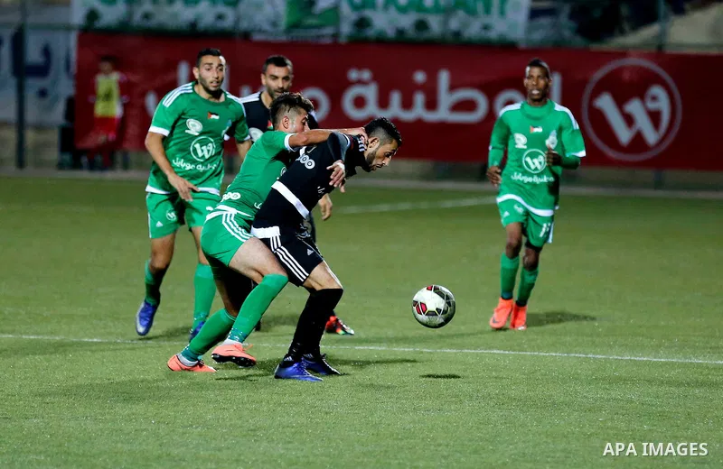 Shabab Hebron players and Ozlan south (Zahryah) players compete during the final match of the Palestinian Cup (Abu Ammar Cup), in the West Bank city of Hebron, on October 15, 2016. Photo by Wisam Hashlamoun