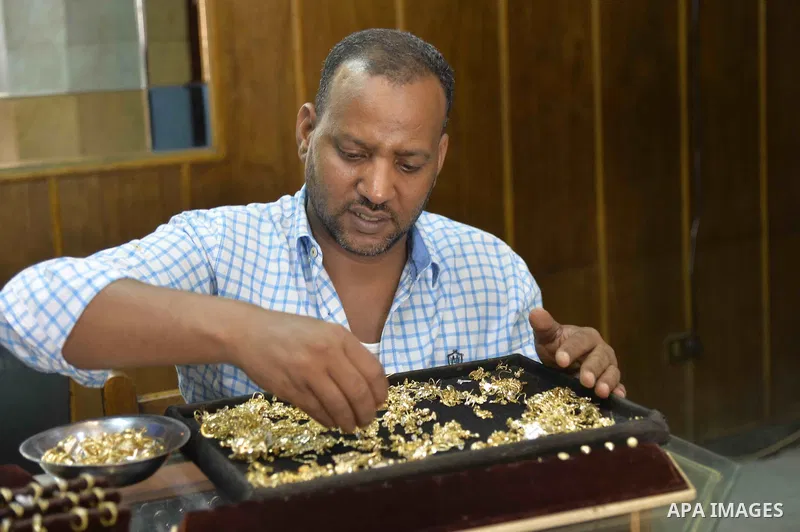 An Egyptian vendor displays jewellery at his jewellery store, in cairo, Egypy, on October 19, 2016. Decline in demand for gold in the Egyptian markets due to the high price. Photo by Amr Sayed