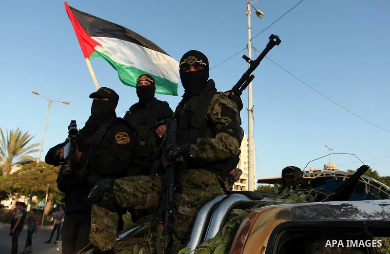 Palestinian Islamic Jihad militants hold their weapons during a military parade marking the 29 anniversary of their group in Gaza October 19, 2016. Photo by Ashraf Amra