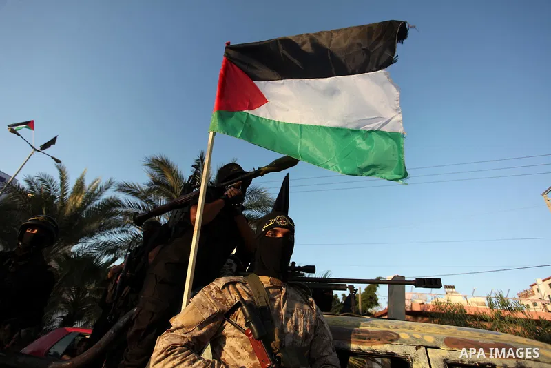 Palestinian Islamic Jihad militants hold their weapons during a military parade marking the 29 anniversary of their group in Gaza October 19, 2016. Photo by Ashraf Amra