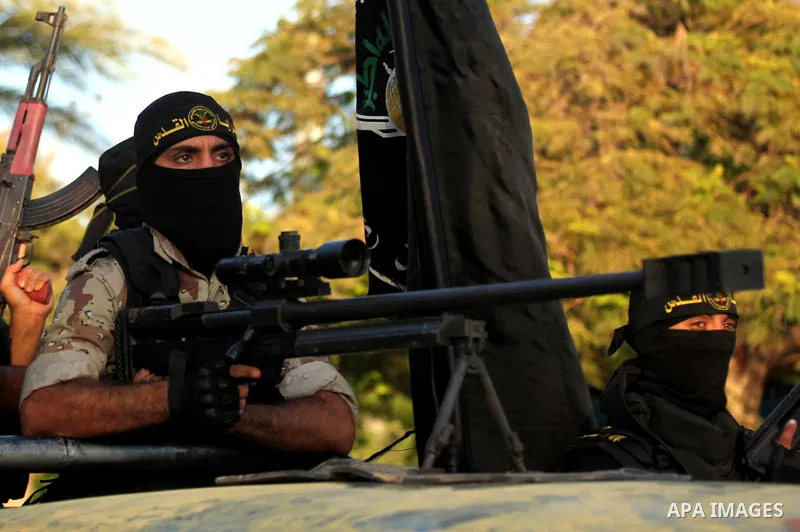 Palestinian Islamic Jihad militants hold their weapons during a military parade marking the 29 anniversary of their group in Gaza October 19, 2016. Photo by Ashraf Amra