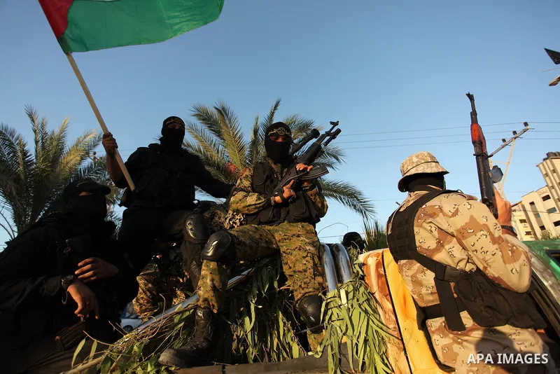Palestinian Islamic Jihad militants hold their weapons during a military parade marking the 29 anniversary of their group in Gaza October 19, 2016. Photo by Ashraf Amra