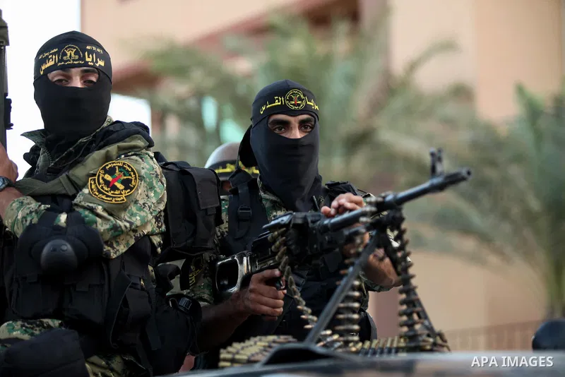 Palestinian Islamic Jihad militants hold their weapons during a military parade marking the 29 anniversary of their group in Gaza October 19, 2016. Photo by Ashraf Amra