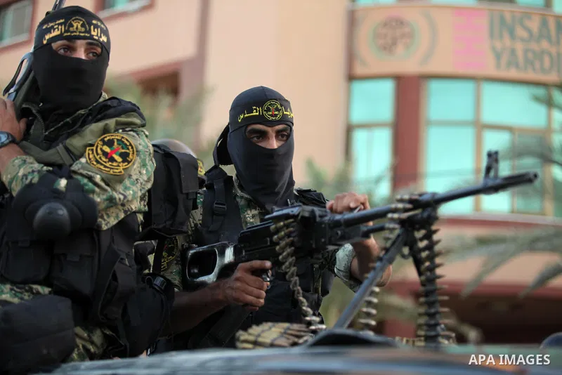 Palestinian Islamic Jihad militants hold their weapons during a military parade marking the 29 anniversary of their group in Gaza October 19, 2016. Photo by Ashraf Amra