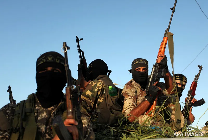 Palestinian Islamic Jihad militants hold their weapons during a military parade marking the 29 anniversary of their group in Gaza October 19, 2016. Photo by Ashraf Amra