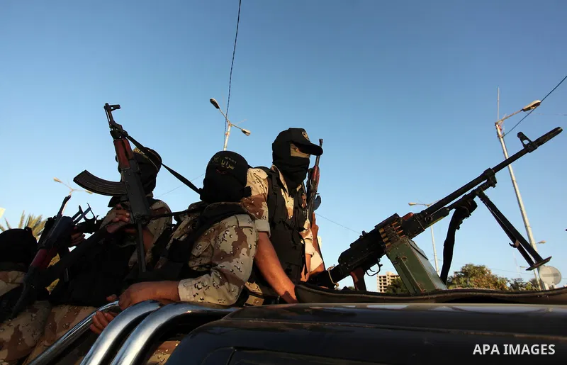 Palestinian Islamic Jihad militants hold their weapons during a military parade marking the 29 anniversary of their group in Gaza October 19, 2016. Photo by Ashraf Amra