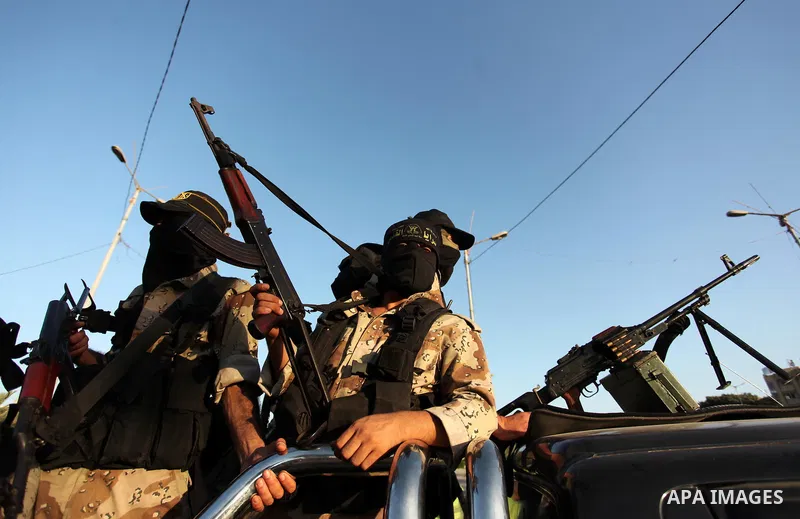 Palestinian Islamic Jihad militants hold their weapons during a military parade marking the 29 anniversary of their group in Gaza October 19, 2016. Photo by Ashraf Amra