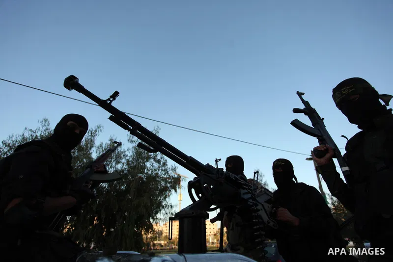 Palestinian Islamic Jihad militants hold their weapons during a military parade marking the 29 anniversary of their group in Gaza October 19, 2016. Photo by Ashraf Amra