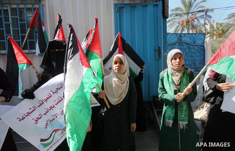 Palestinian Hamas supporters take part in a rally in support of the decision of UNESCO on the Al-Aqsa Mosque in front of the headquarter United Nation "UNSCO", in Gaza city, on October 20, 2016. Palestinian leaders have...