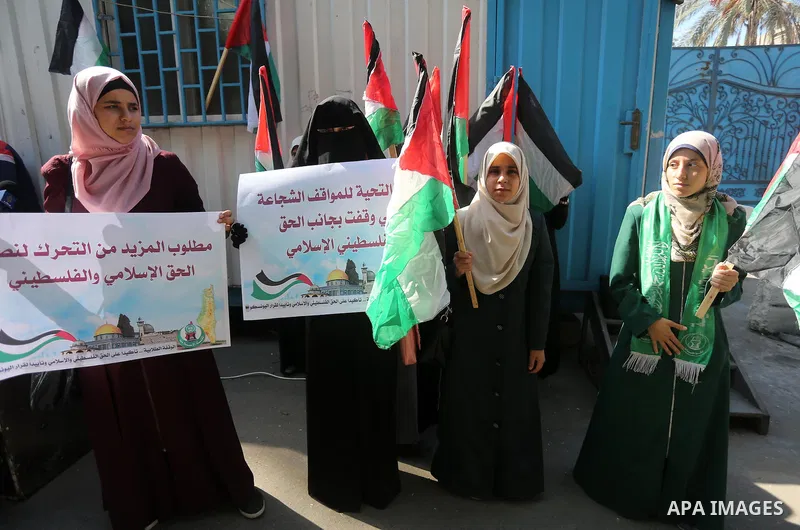 Palestinian Hamas supporters take part in a rally in support of the decision of UNESCO on the Al-Aqsa Mosque in front of the headquarter United Nation "UNSCO", in Gaza city, on October 20, 2016. Palestinian leaders have...