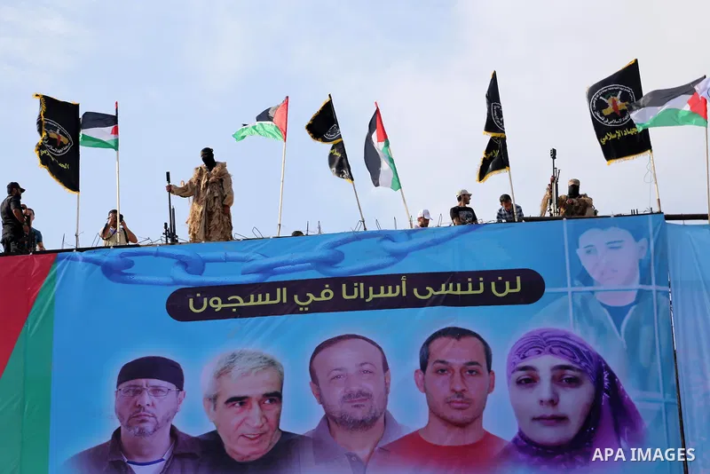 Palestinian Islamic Jihad militant takes up a position on a roof during a rally marking the 29th anniversary of the movement foundation in Gaza City October 21, 2016. Photo by Mohammed Asad