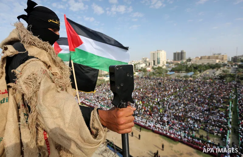 A Palestinian Islamic Jihad militant stands guard on a roof during a rally marking the 29th anniversary of the movement foundation in Gaza City October 21, 2016. Photo by Mohammed Asad