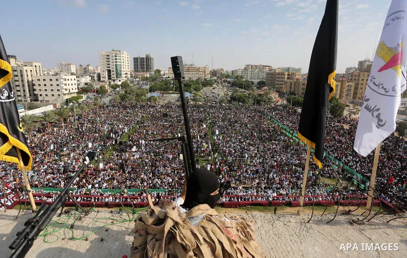 Palestinian Islamic Jihad militant takes up a position on a roof during a rally marking the 29th anniversary of the movement foundation in Gaza City October 21, 2016. Photo by Mohammed Asad