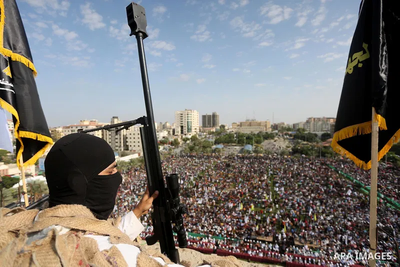 Palestinian Islamic Jihad militant takes up a position on a roof during a rally marking the 29th anniversary of the movement foundation in Gaza City October 21, 2016. Photo by Mohammed Asad