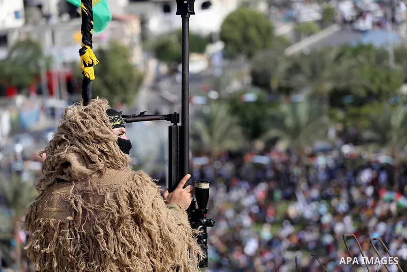 Palestinian Islamic Jihad militant takes up a position on a roof during a rally marking the 29th anniversary of the movement foundation in Gaza City October 21, 2016. Photo by Mohammed Asad