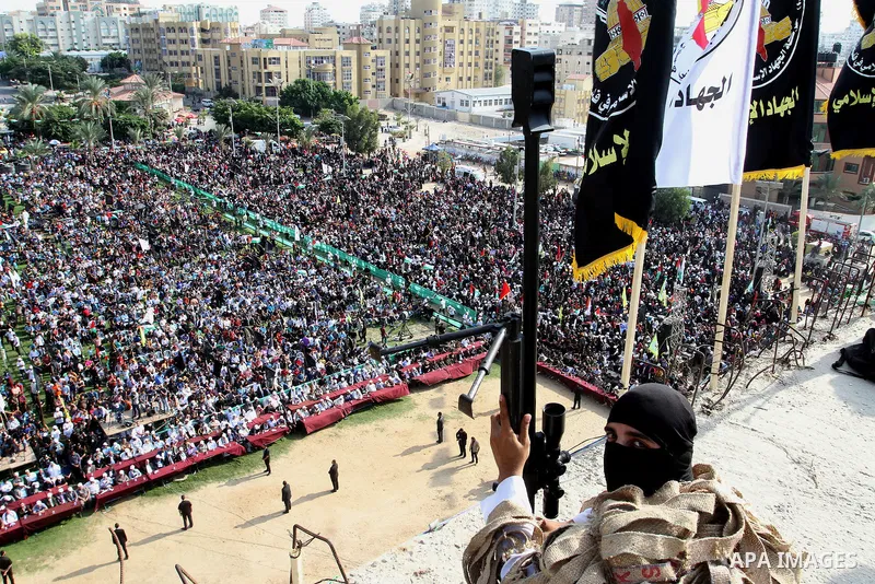 A Palestinian Islamic Jihad militant stands guard on a roof during a rally marking the 29th anniversary of the movement foundation in Gaza City October 21, 2016. Photo by Abed Rahim Khatib