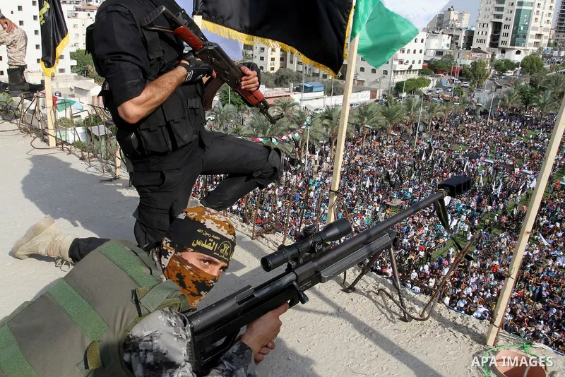 Snipers of Palestinian Islamic Jihad militant take up positions on a roof during a rally marking the 29th anniversary of the movement foundation in Gaza City October 21, 2016. Photo by Abed Rahim Khatib