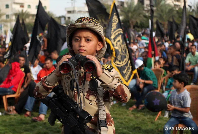 A Palestinian boy attends a rally marking the 29th anniversary of the foundation of the Islamic Jihad movement in Gaza City October 21, 2016. Photo by Ashraf Amra