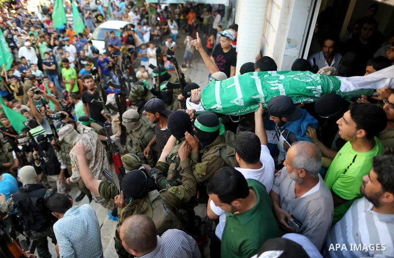 Palestinian members of the Ezzedine al-Qassam Brigades, the armed wing of the Hamas movement carry the body of a Palestinian fellow militant, Anas Salama Abu Lasheen, 22, who died after a tunnel collapse in the Gaza Stri...