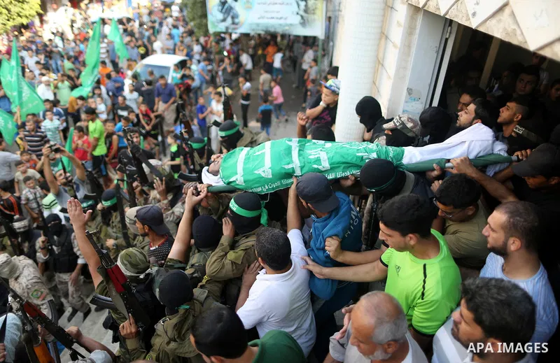 Palestinian members of the Ezzedine al-Qassam Brigades, the armed wing of the Hamas movement carry the body of a Palestinian fellow militant, Anas Salama Abu Lasheen, 22, who died after a tunnel collapse in the Gaza Stri...